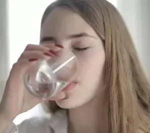 10 Manfaat Minum Air Putih Setelah Bangun Tidur